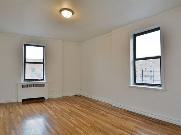 3rd image of 95 Park Ter E APT 6F