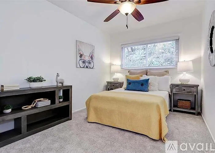 1723 Stanford Ave — Photo 8