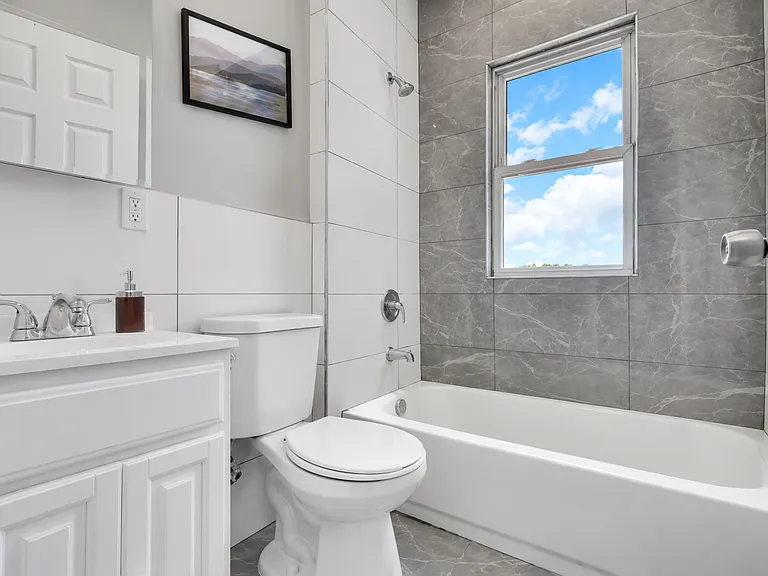 553 S Orange Ave #2B — Photo 3
