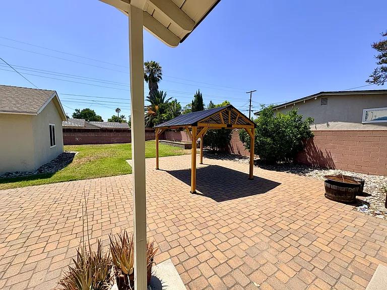 637 Geneva Ave — Photo 19