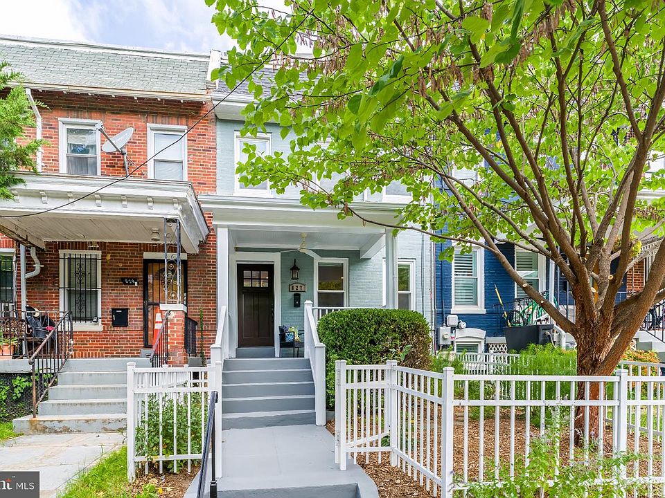 1st image of 827 Ingraham St NW