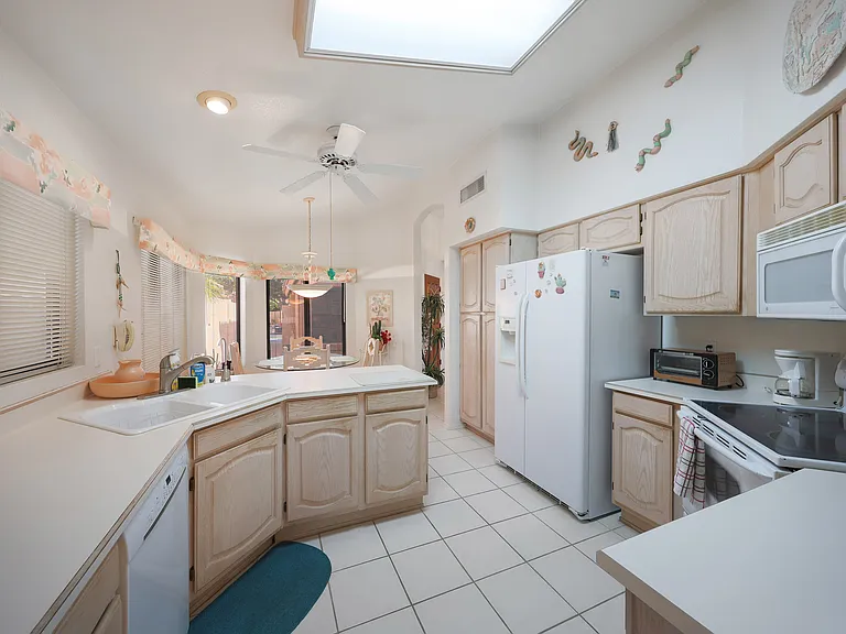 9445 W Taro Ln — Photo 11
