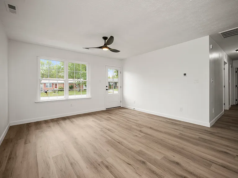 113 Locker Ct — Photo 9