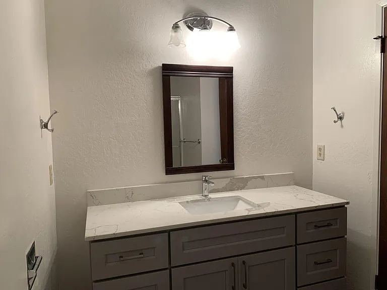 620 Barretta St #B — Photo 4