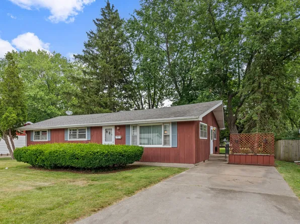 214 Hickory Ln, Momence, IL 60954