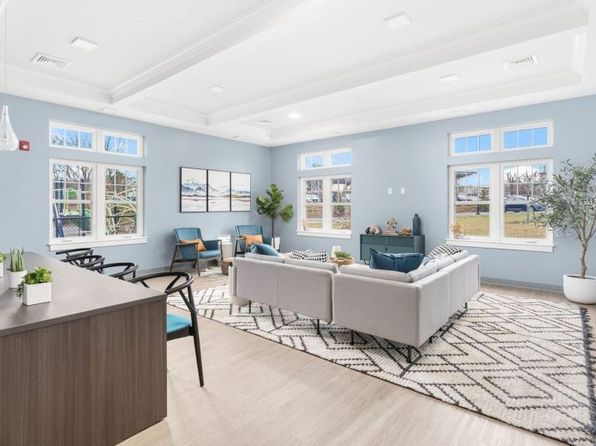 Brookside Terrace Apartments | 1470 S County Trl, East Greenwich, RI