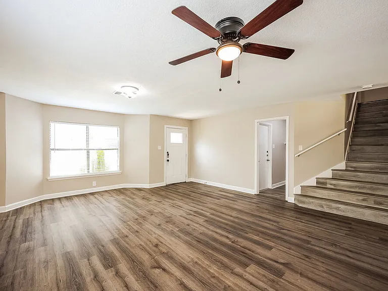 8106 Hoovers Bnd — Photo 5