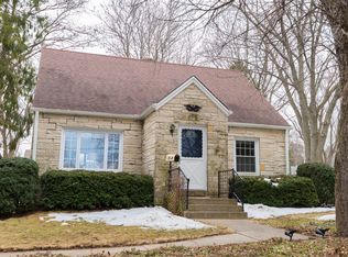 209 S Highland Ave, Thiensville, WI 53092