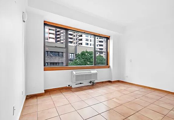 4th image of 240 E 46th St APT 6E