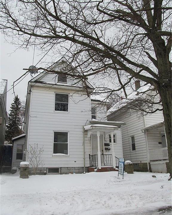 1st image of 124 E 21st St