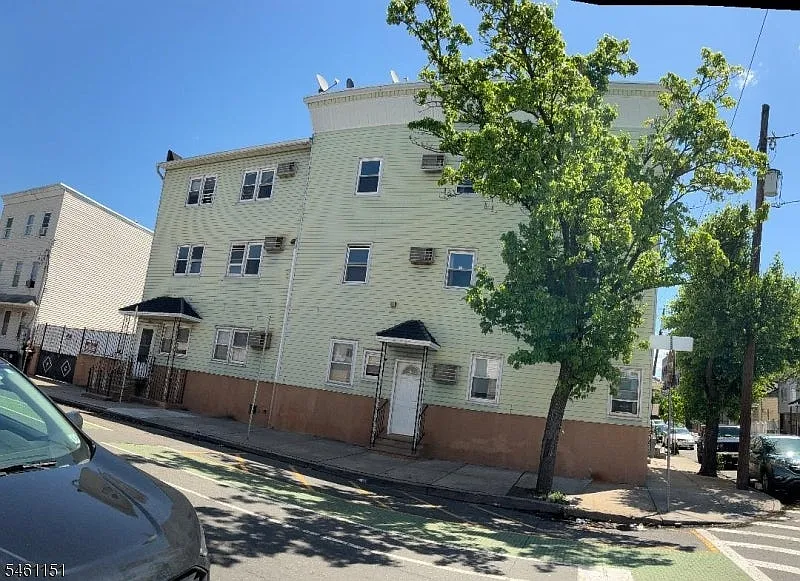2 bed, 1.0 bath, $2,300 — Photo 2