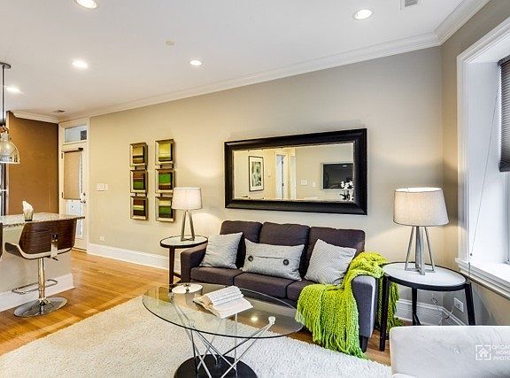 4th image of 1429 W Elmdale Ave APT 2B