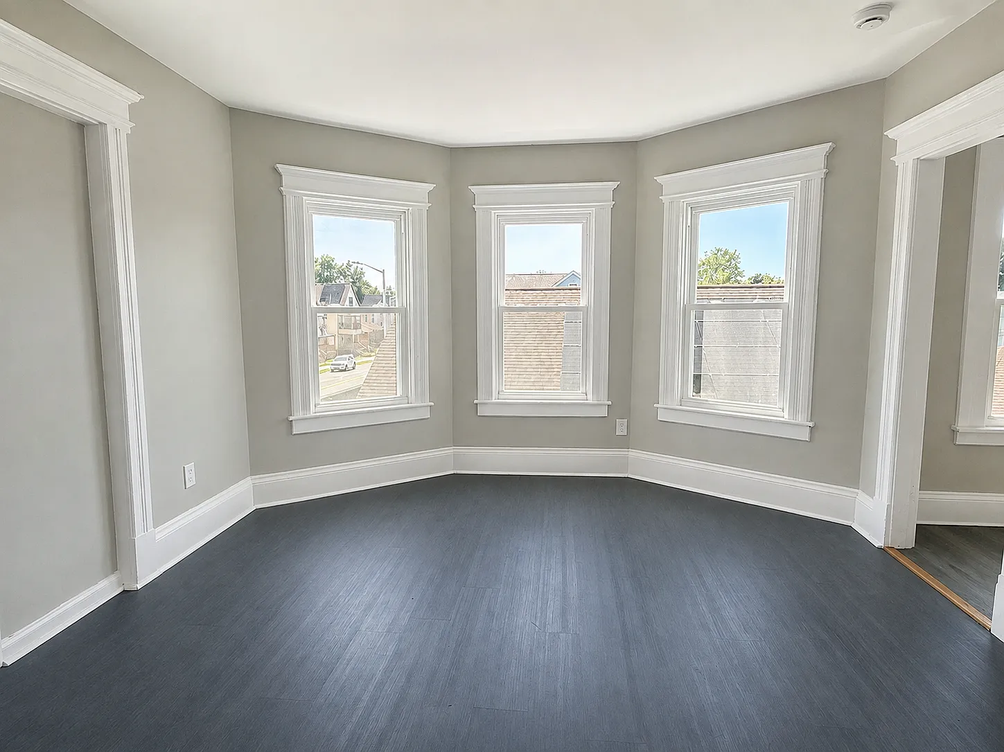 3 bed, 1345 sqft, $2,200 — Photo 4