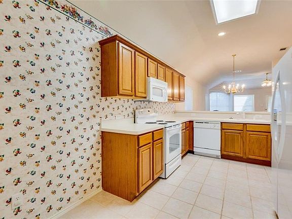 2nd image of 1295 Crestway Dr