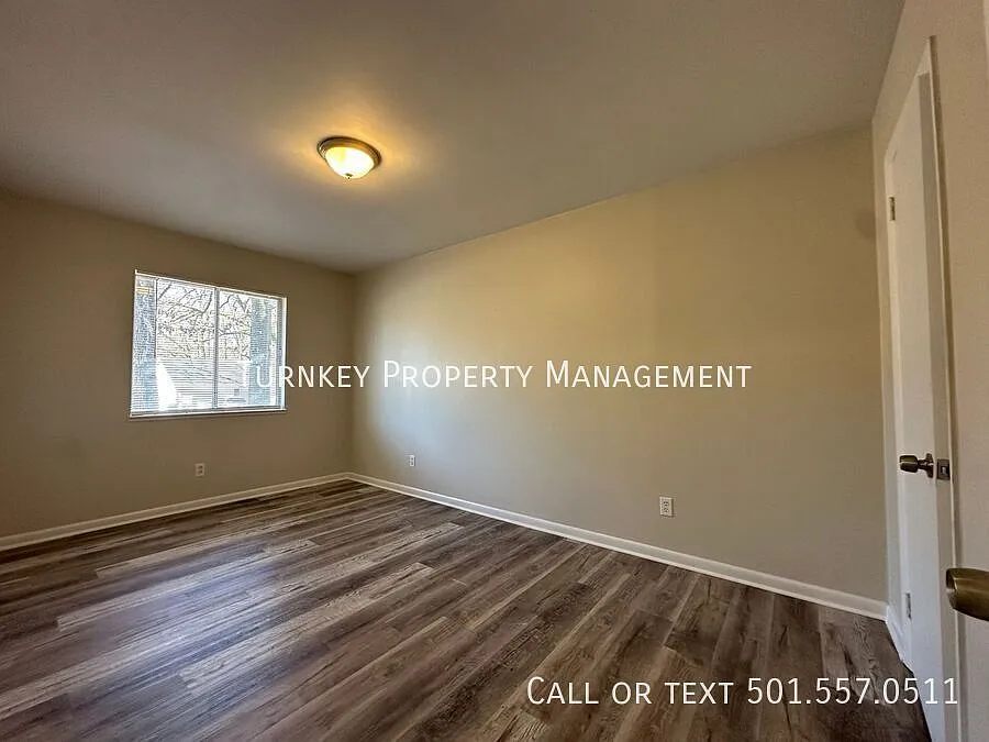5913 Lyndell Dr — Photo 3