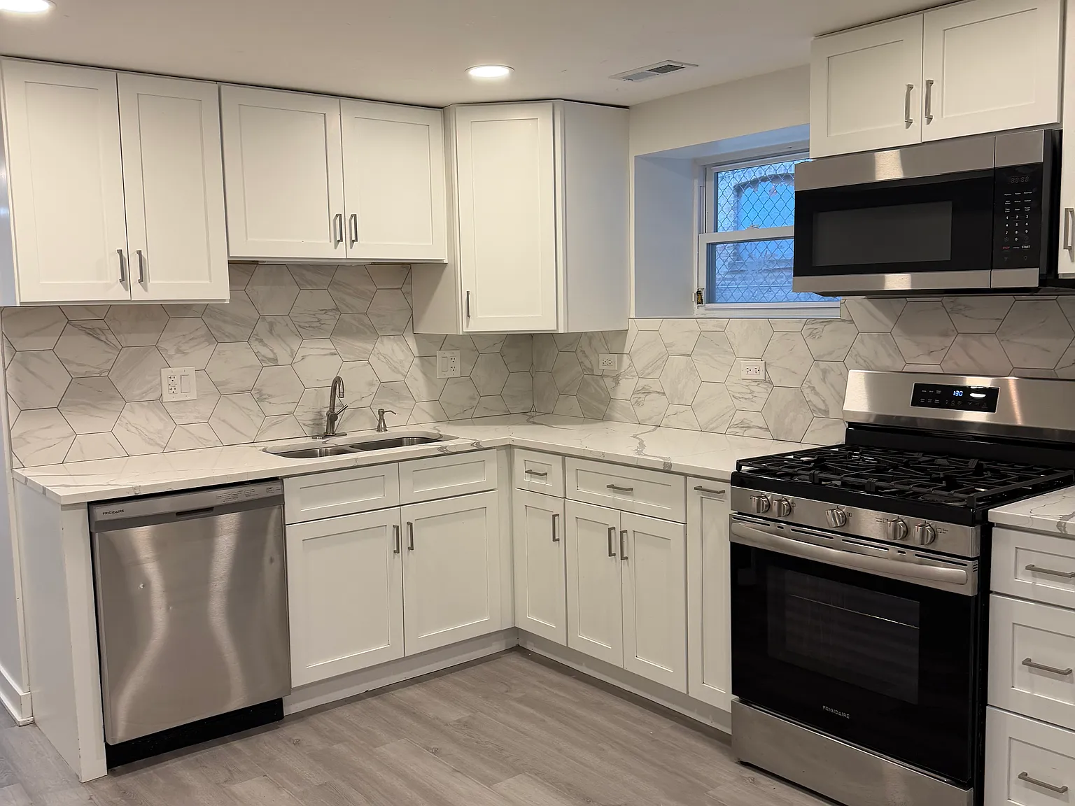 3 bed, 1430 sqft, $2,200 — Photo 4