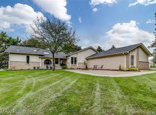 2474 Willow Way Dr, Commerce Township, MI