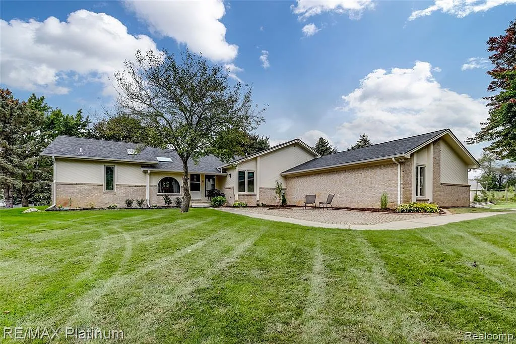 2474 Willow Way Dr photo 1