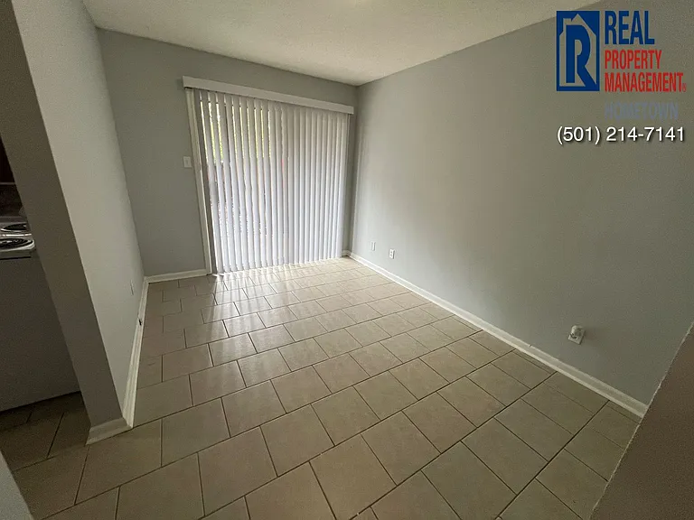 2714 John Ashley Dr — Photo 2
