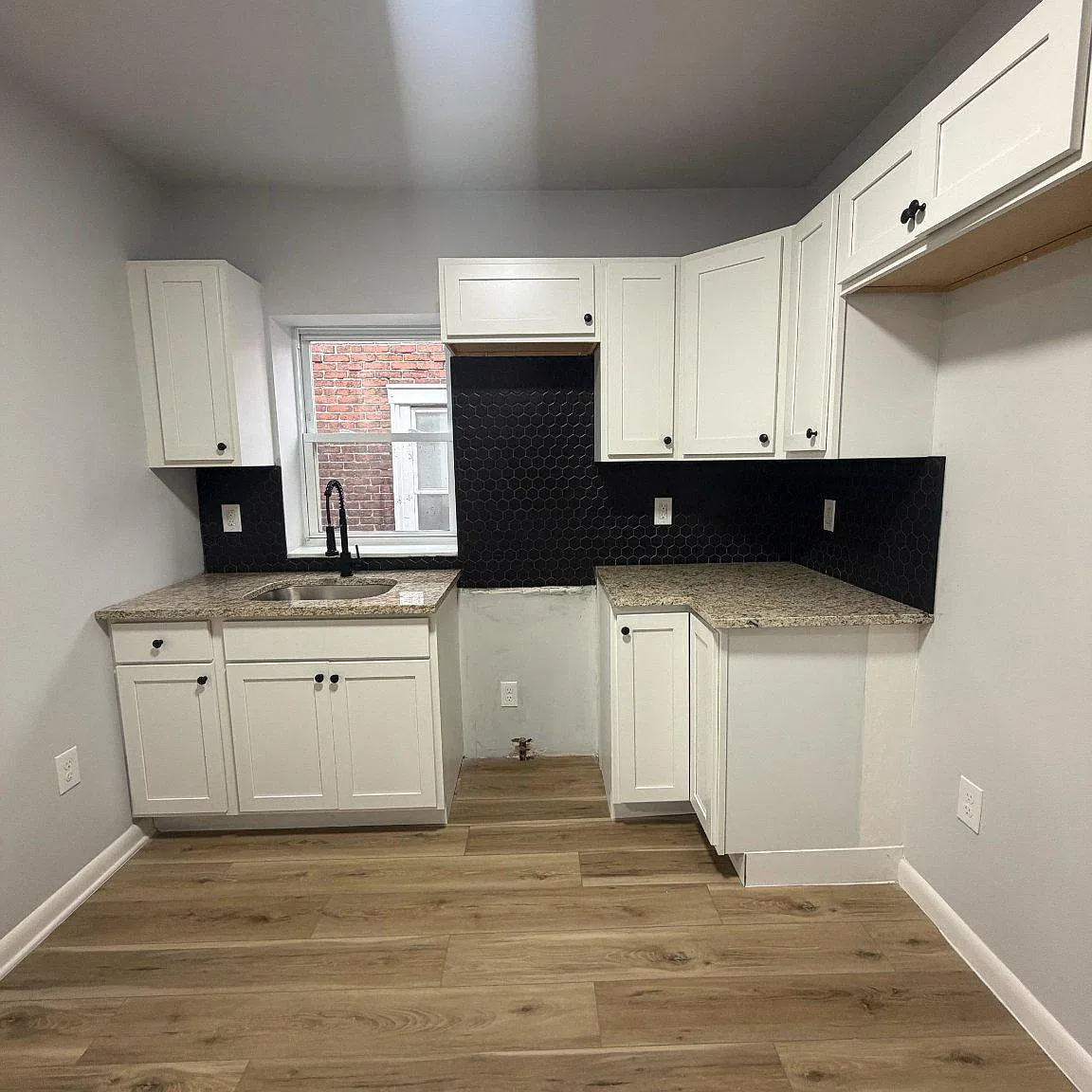 1 bed, 2445 sqft, $1,300 — Photo 4