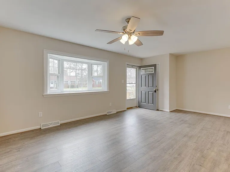 213 Clemwood Pkwy — Photo 4
