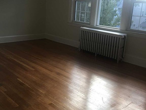 4th image of 550 Saint Pauls Ave #1