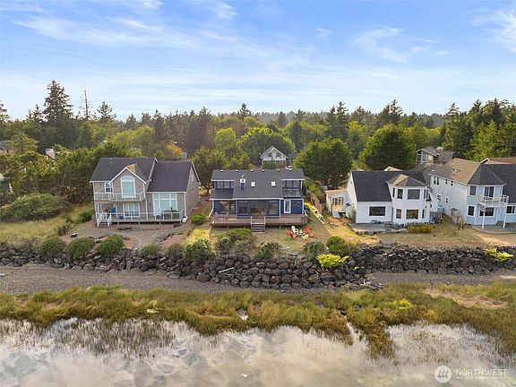 2nd image of 314 Harbor View Loop SE