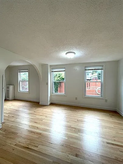 2 bed, 660 sqft, $2,400 — Photo 4