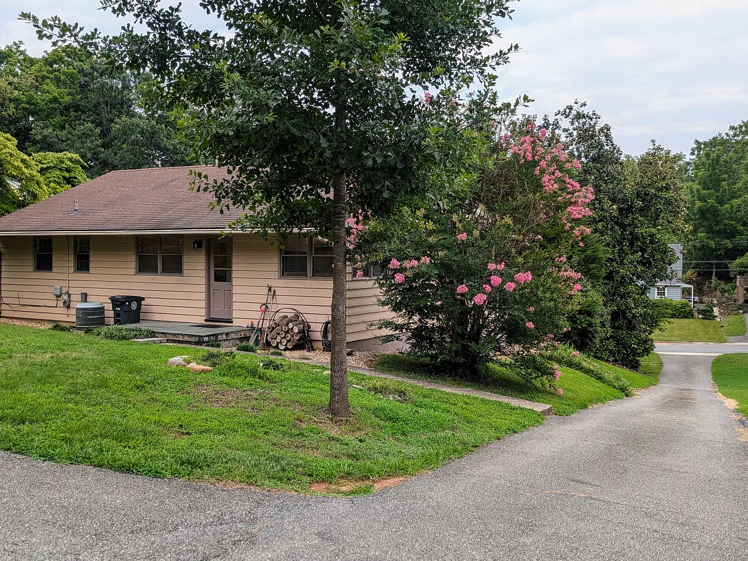 2 bed, 1.5 bath, 1292 sqft, $1,395 — Photo 3