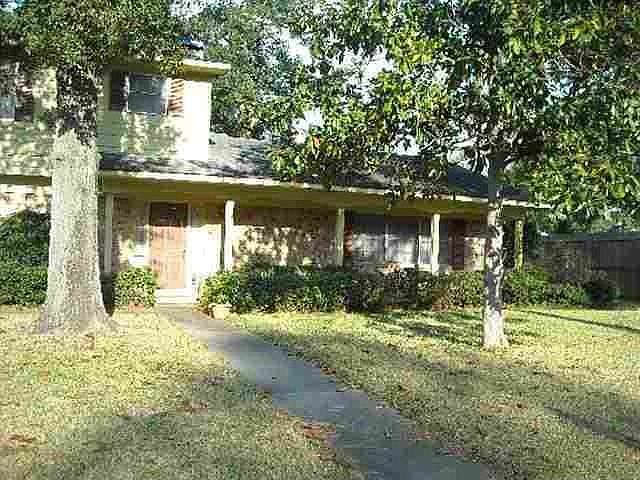 1st image of 880 Elaine Dr