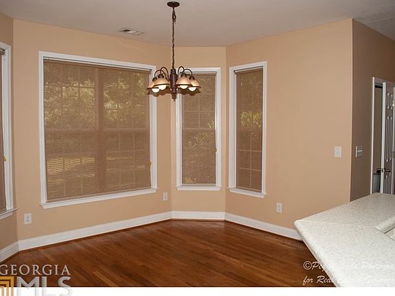 Breakfast area and breakfast bar