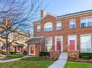1562 Maryland Club Dr, Royal Oak, MI
