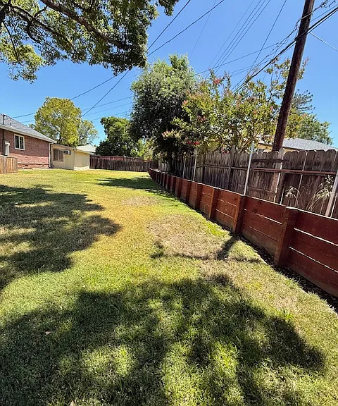 6700 Manila Ave — Photo 5
