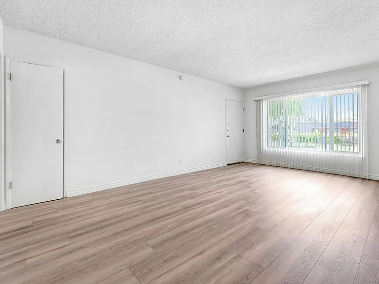 402 Montana Ave in Santa Monica - 4 blocks to the beach! — Photo 9