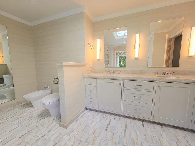 345 Selby Ln — Photo 16
