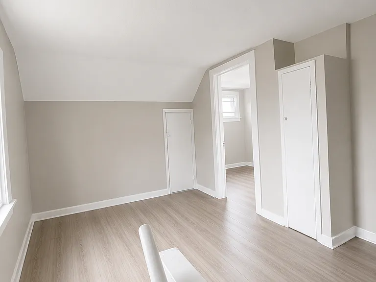 1462 Parkhill Rd — Photo 10
