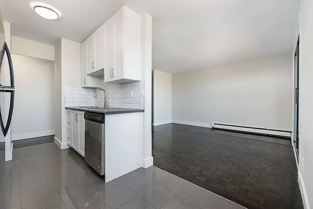 1619 Dufferin Street — Photo 4