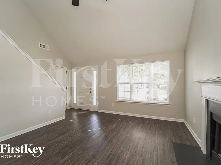 7008 Hidden Creek Dr — Photo 5