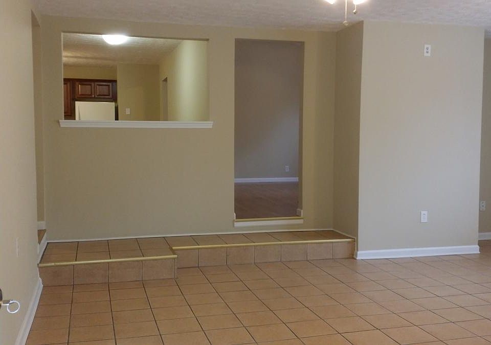 1st image of 914 Curry Cir SE