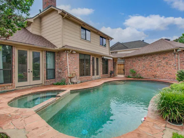 2 Hickory Shadows Dr, Houston, TX 77055