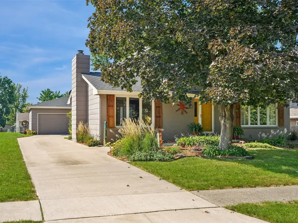1221 E Franklin Ave, Indianola, IA 50125