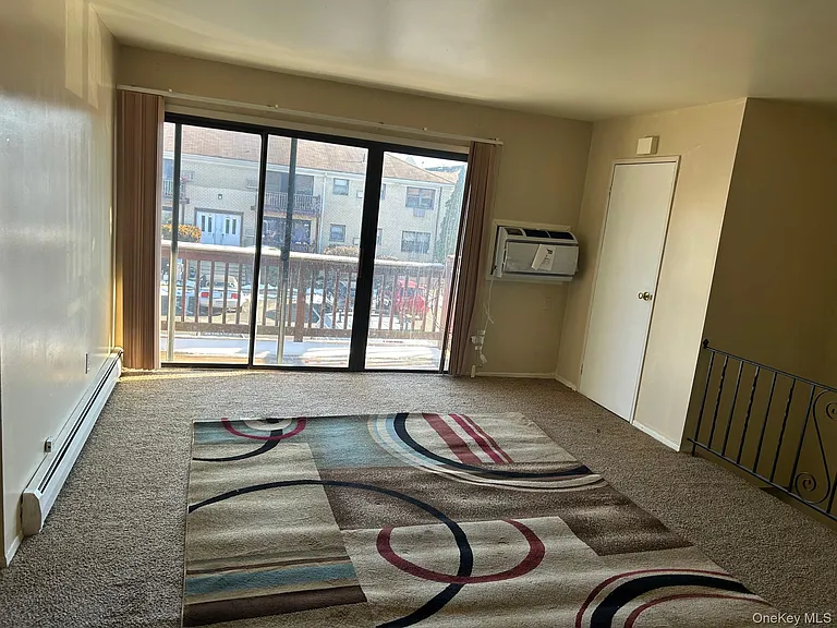 68 Sneden Pl W #68 — Photo 5