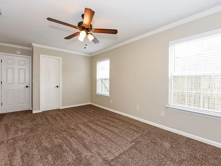 3932 Rock Creek Dr — Photo 8