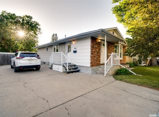 1304 Queen Cres, Moose Jaw, SK S6H3G4