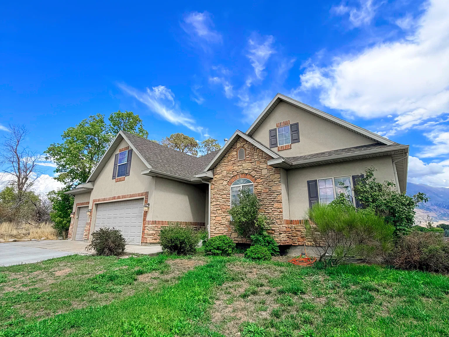 5 bed, 3260 sqft, $3,100 — Photo 3