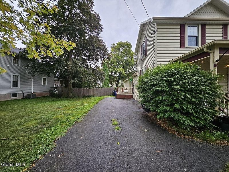 3rd image of 529 Tilden Street