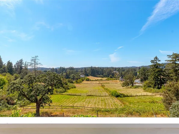 4014 Holland Ave, Saanich, BC V8Z 5K1