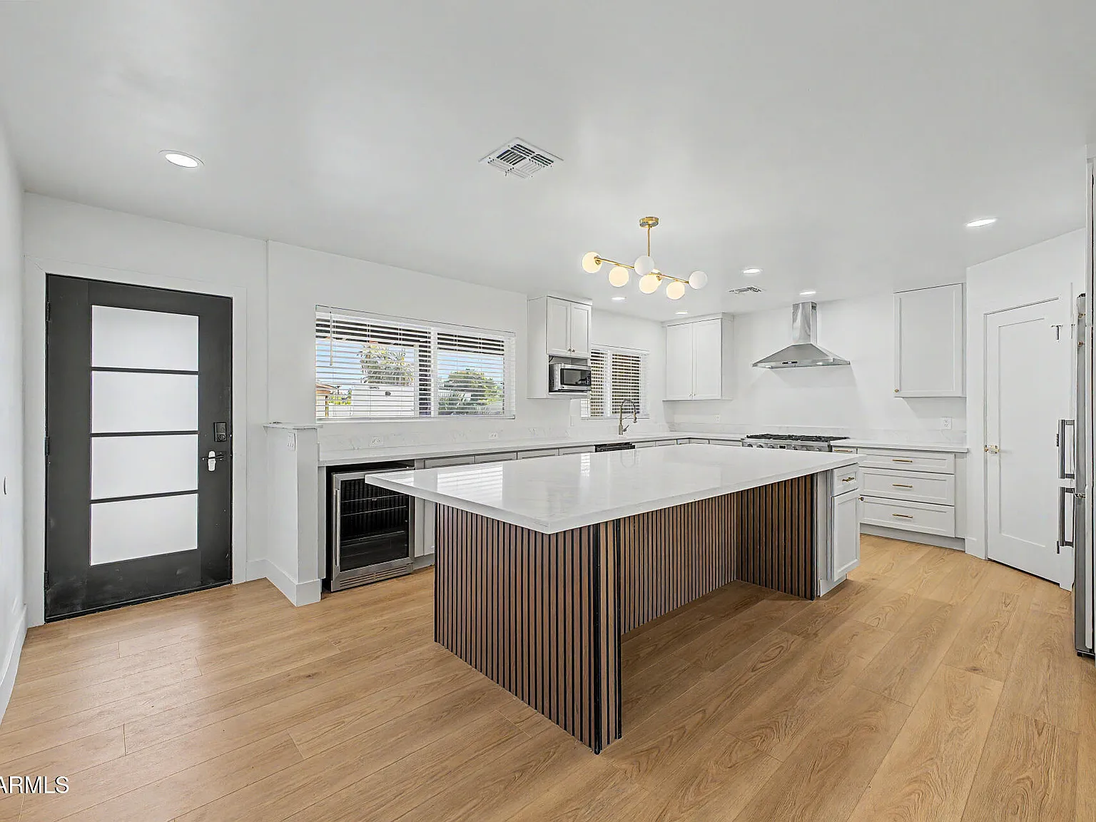 4 bed, 3.0 bath, 2035 sqft, $4,500 — Photo 4