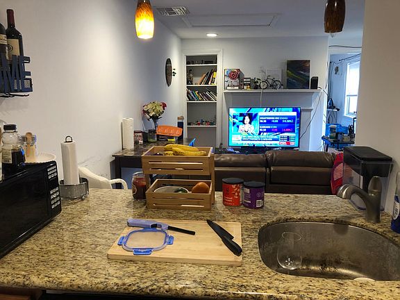 3rd image of 325 S 12th St APT 301
