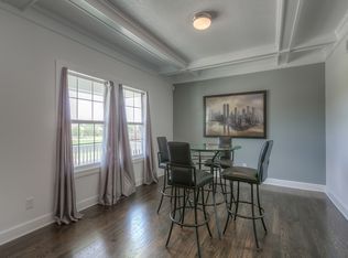 916 SW Redbuck Cir, Lees Summit, MO 64081